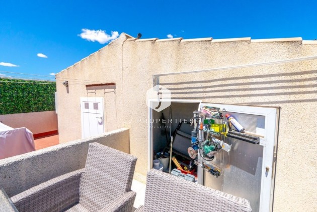 Z drugiej ręki - Szalet -
Torrevieja - aguas nuevas