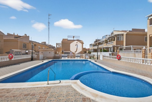 Z drugiej ręki - Szalet -
Torrevieja - aguas nuevas