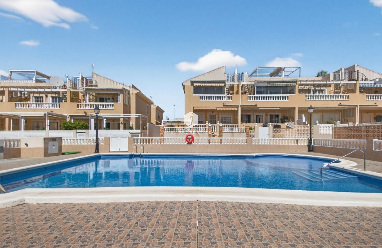 Z drugiej ręki - Szalet -
Torrevieja - aguas nuevas