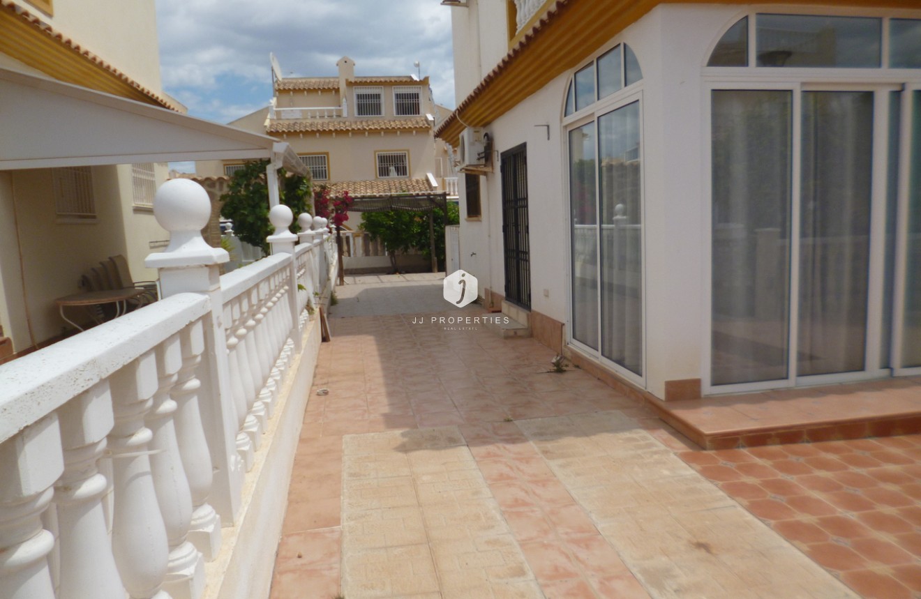 D'occasion - Chalet -
Playa Flamenca - Costa Blanca