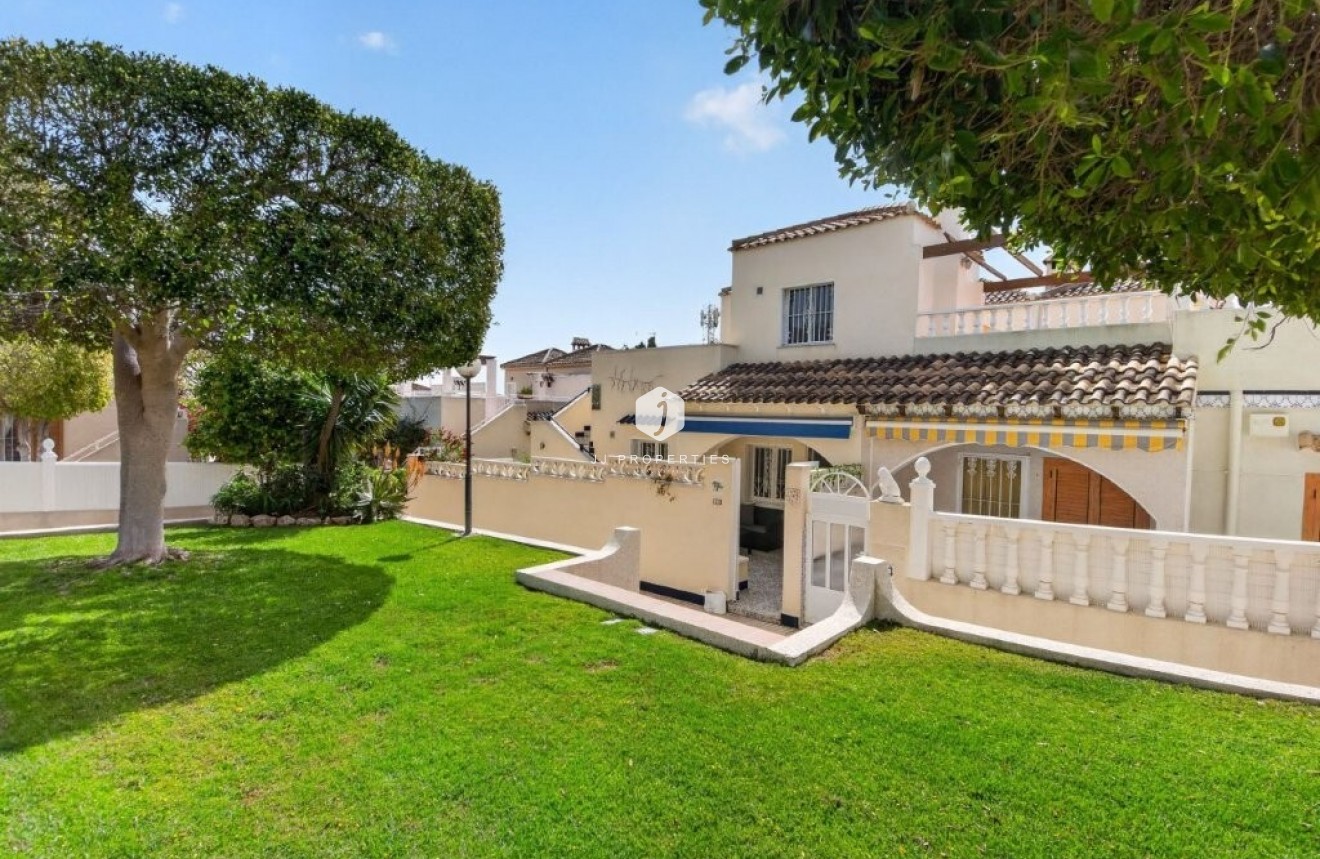 Z drugiej ręki - Szalet -
Torrevieja - Los altos