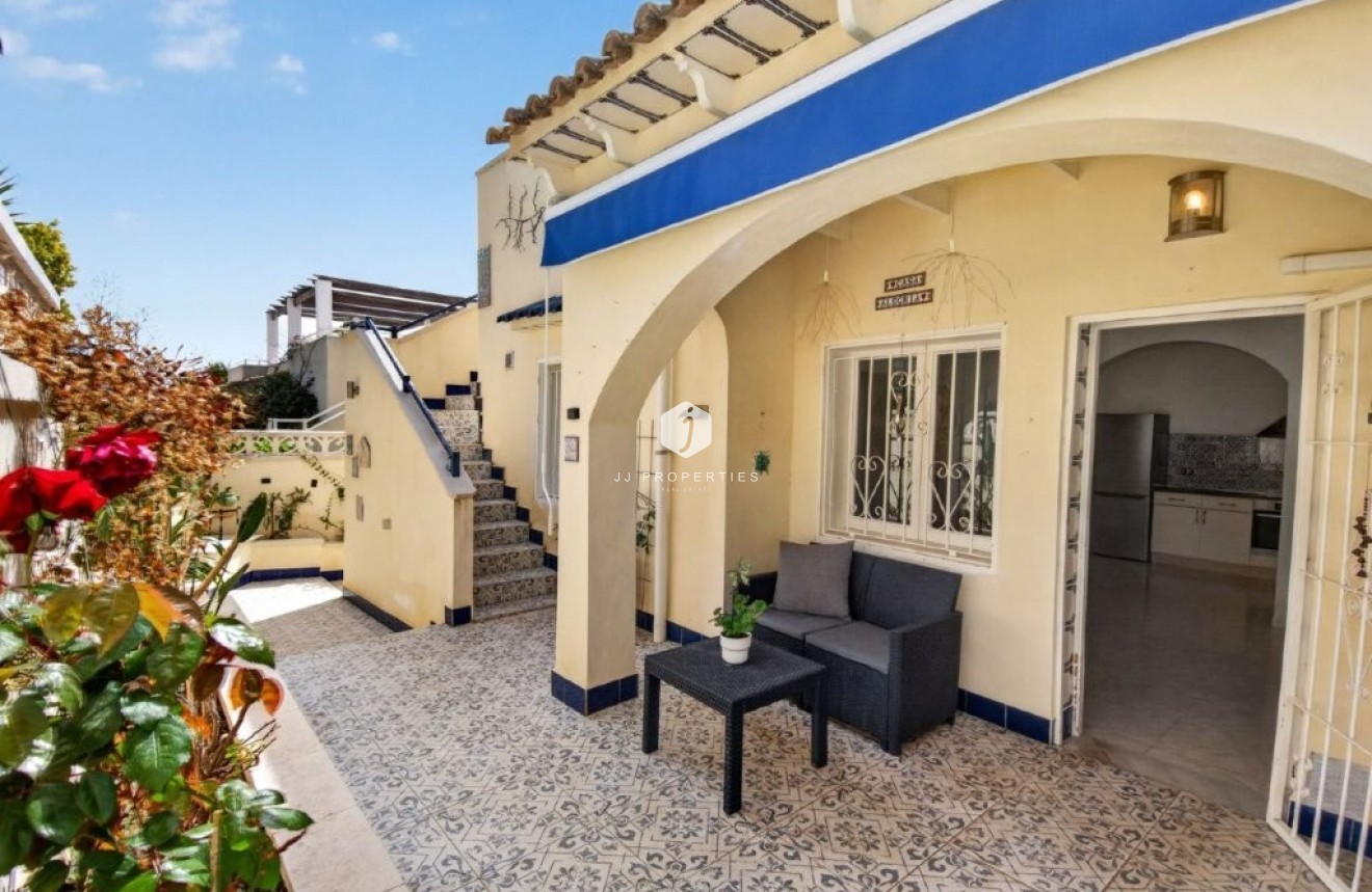 Z drugiej ręki - Szalet -
Torrevieja - Los altos