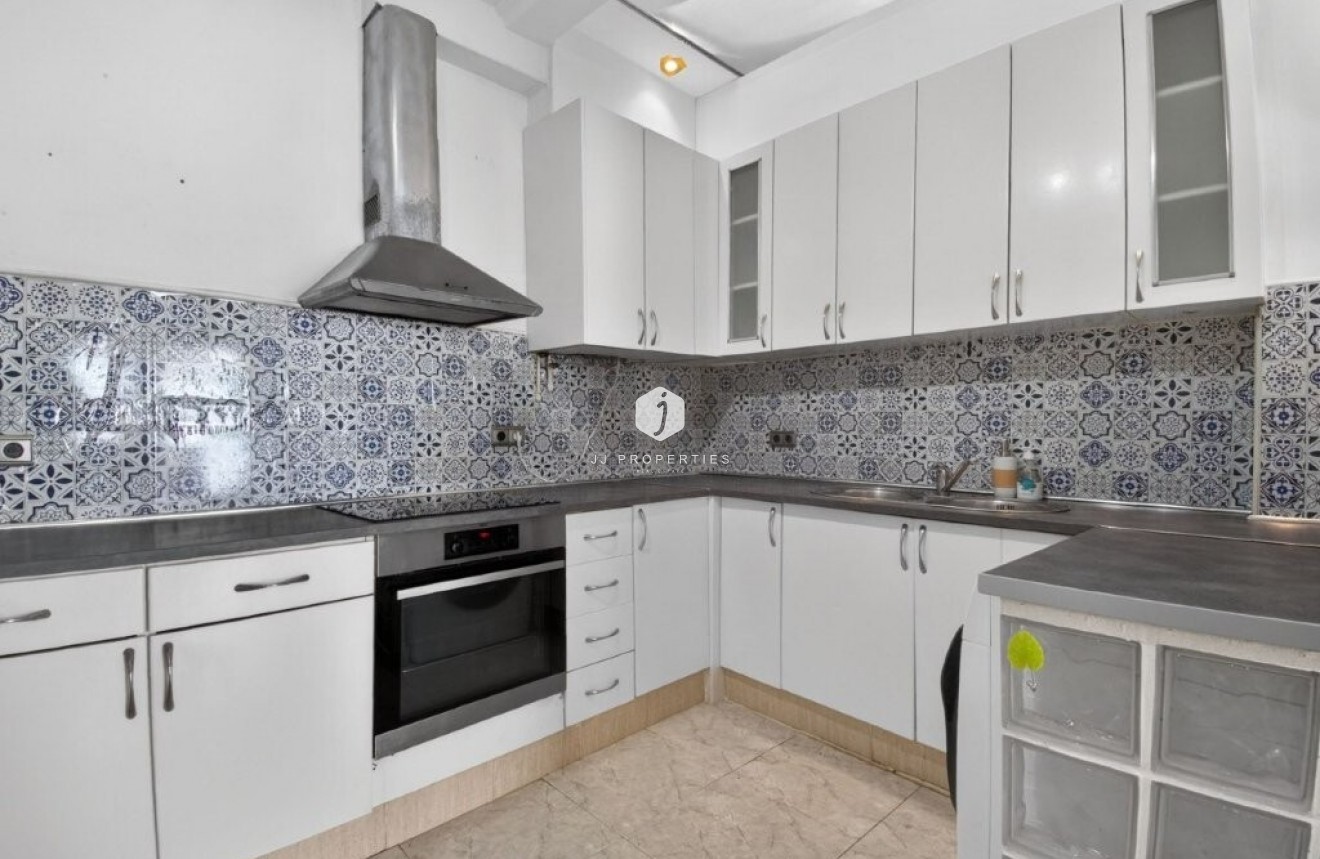 Z drugiej ręki - Szalet -
Torrevieja - Los altos