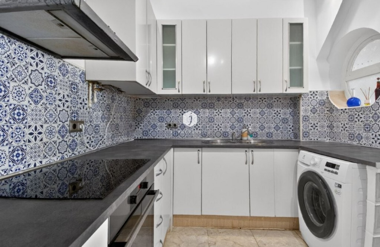 Z drugiej ręki - Szalet -
Torrevieja - Los altos