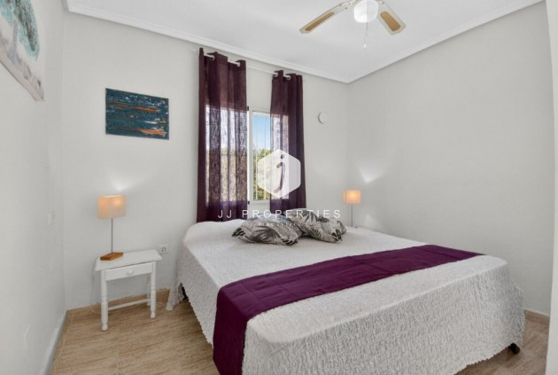 Z drugiej ręki - Szalet -
Torrevieja - Los altos