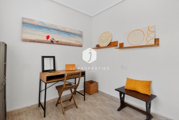 Z drugiej ręki - Szalet -
Torrevieja - Los altos