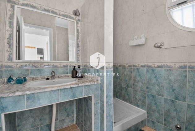 Z drugiej ręki - Szalet -
Torrevieja - Los altos