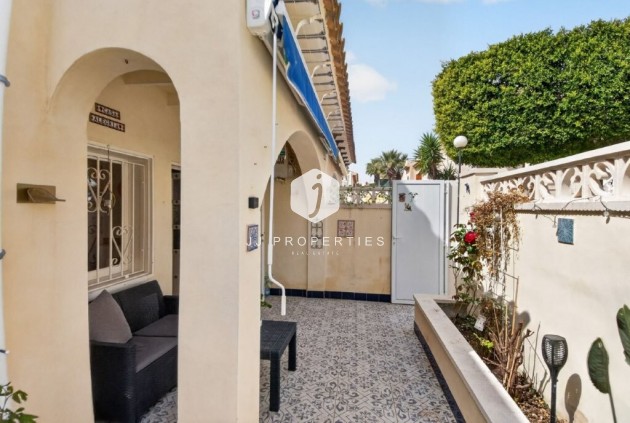 Z drugiej ręki - Szalet -
Torrevieja - Los altos