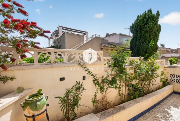 Z drugiej ręki - Szalet -
Torrevieja - Los altos