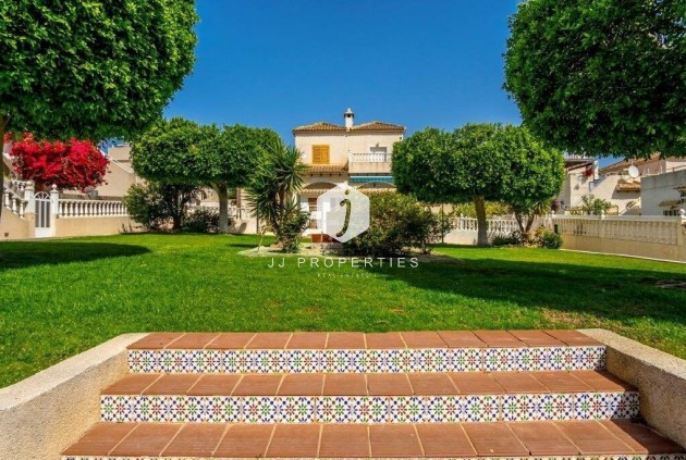 Z drugiej ręki - Szalet -
Torrevieja - Los altos