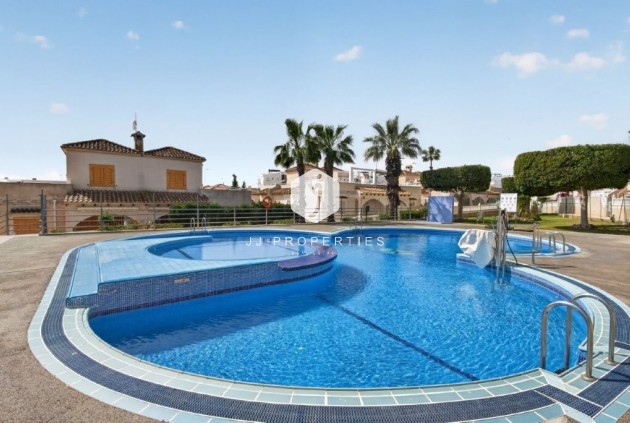 Z drugiej ręki - Szalet -
Torrevieja - Los altos