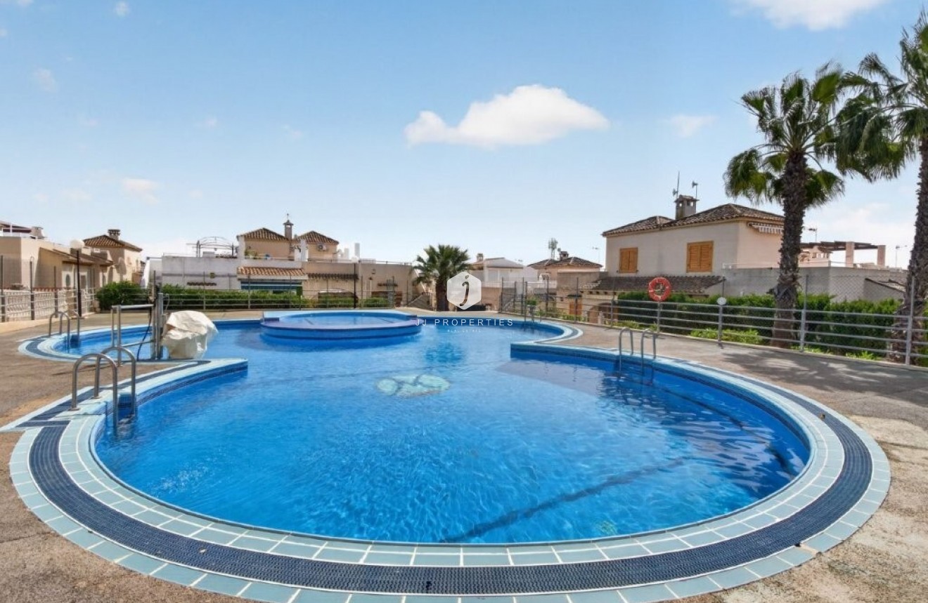 Z drugiej ręki - Szalet -
Torrevieja - Los altos