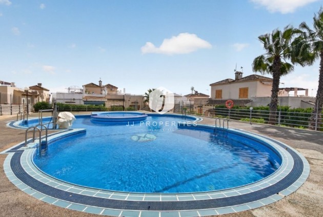 Z drugiej ręki - Szalet -
Torrevieja - Los altos