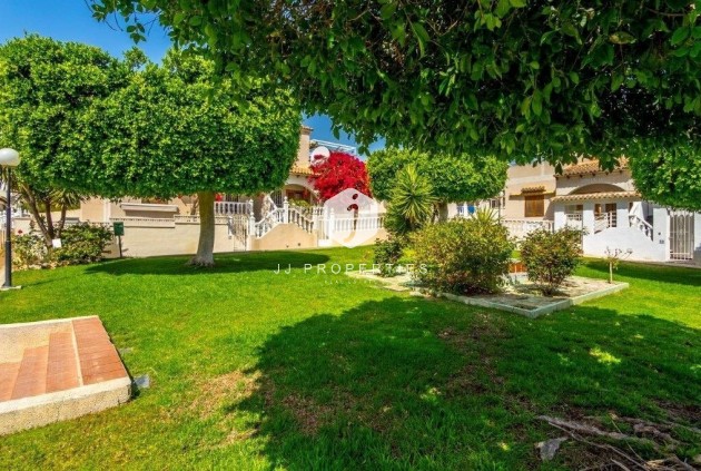 Z drugiej ręki - Szalet -
Torrevieja - Los altos