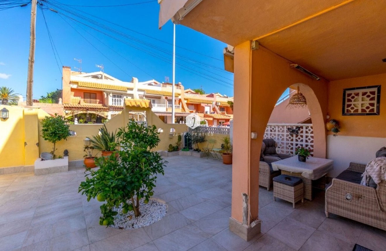 D'occasion - Appartement -
Torrevieja - La Rosaleda