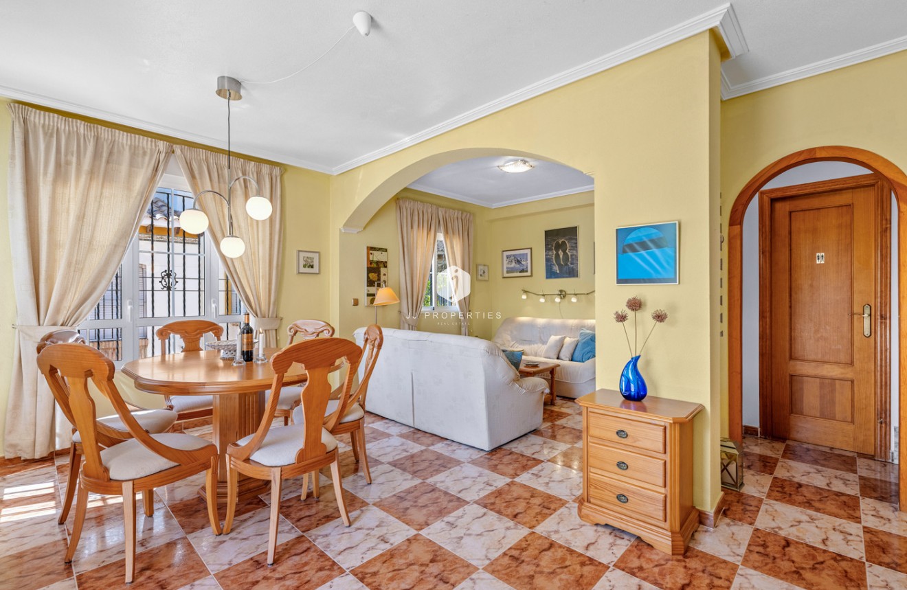 Resale - Chalet -
Cabo Roig - Costa Blanca