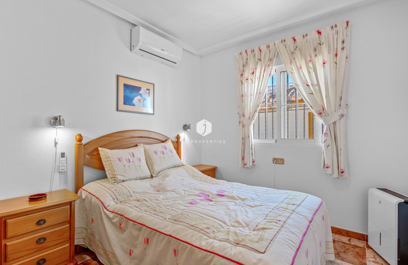 Resale - Chalet -
Cabo Roig - Costa Blanca