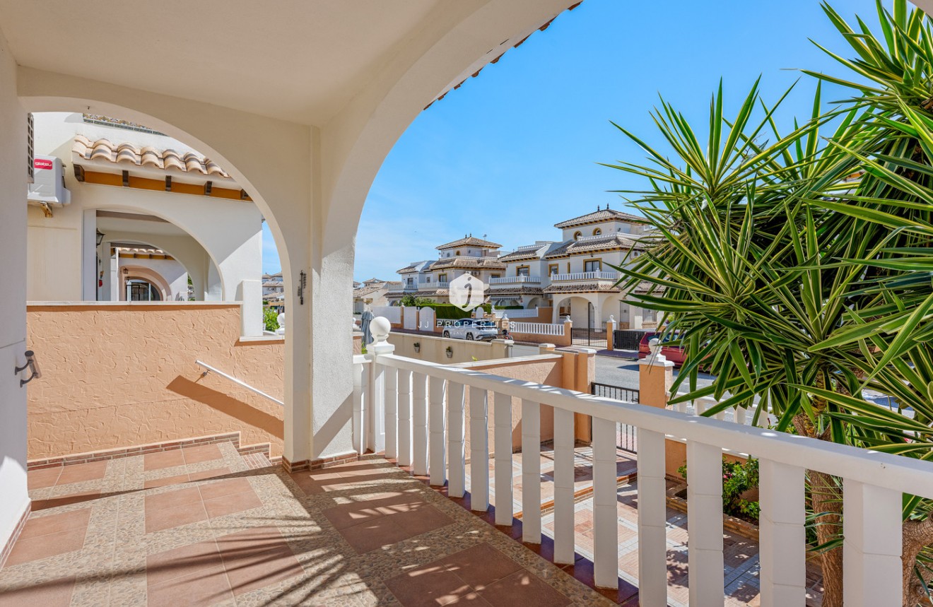 Resale - Chalet -
Cabo Roig - Costa Blanca