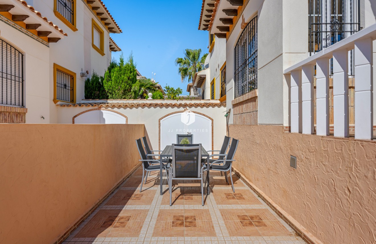 Resale - Chalet -
Cabo Roig - Costa Blanca