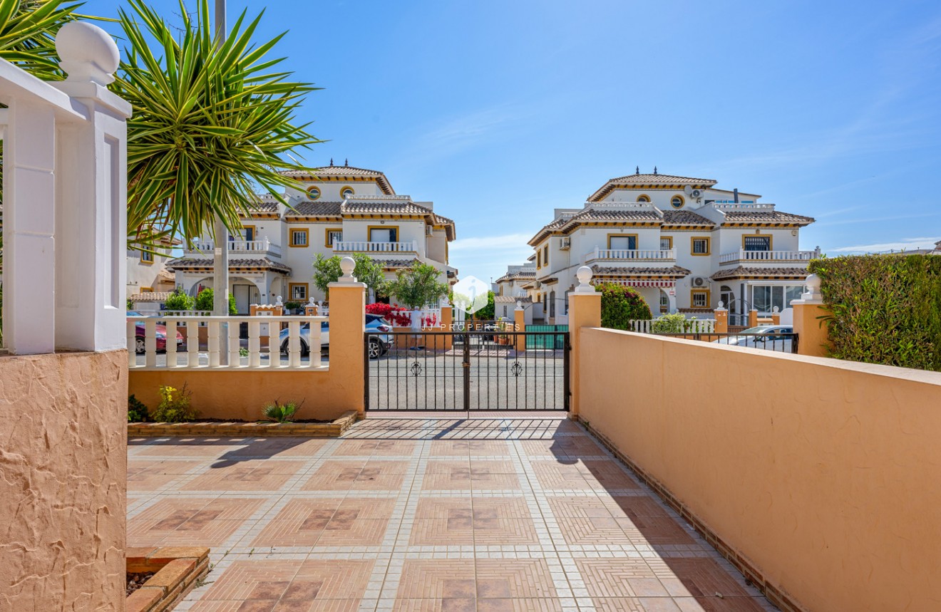 Resale - Chalet -
Cabo Roig - Costa Blanca