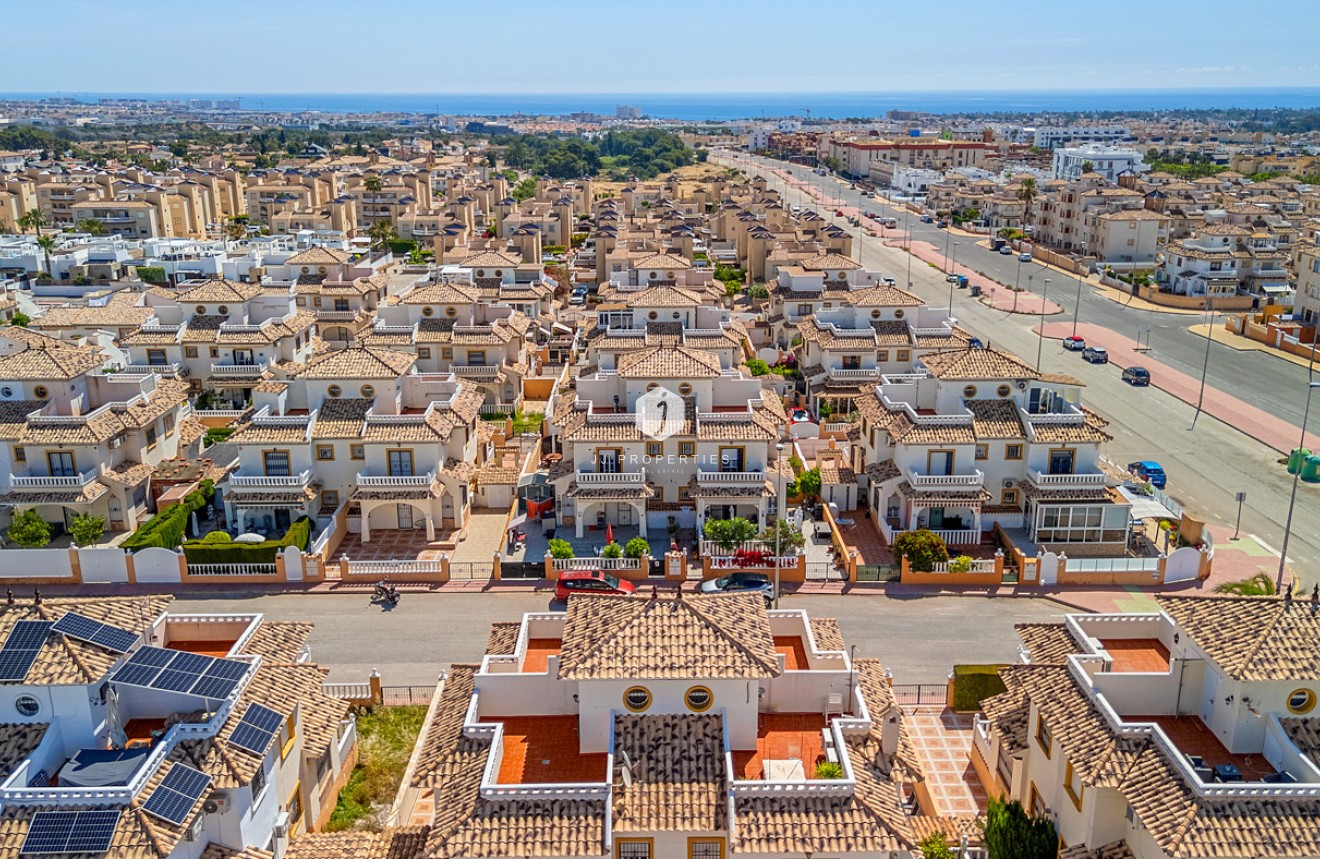 Resale - Chalet -
Cabo Roig - Costa Blanca