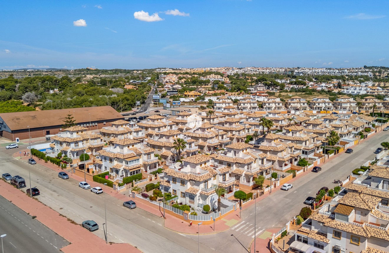 Resale - Chalet -
Cabo Roig - Costa Blanca