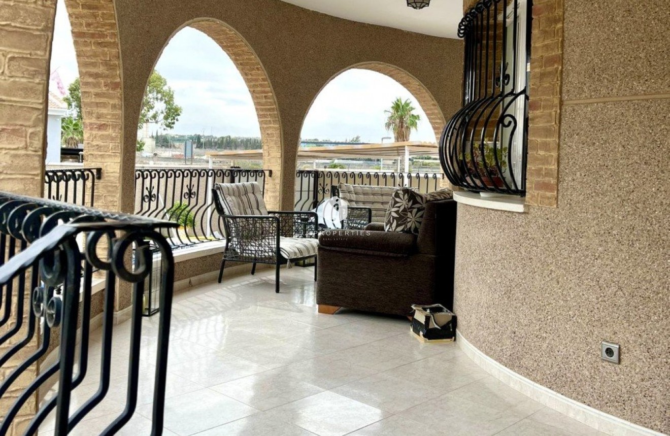 D'occasion - Villa -
Benijofar - Costa Blanca