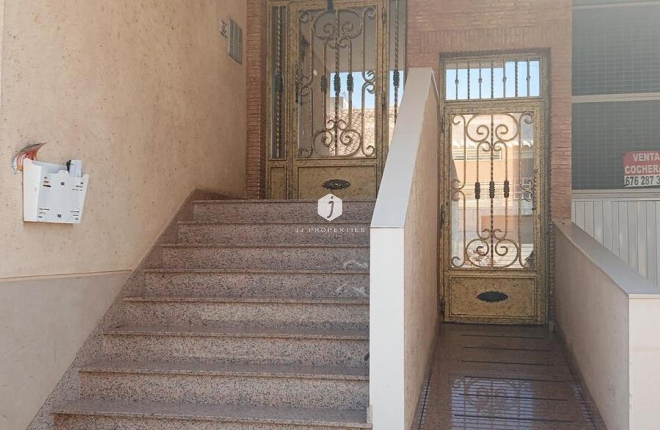 Resale - Apartment / flat -
Los Montesinos - PUEBLO CENTRO