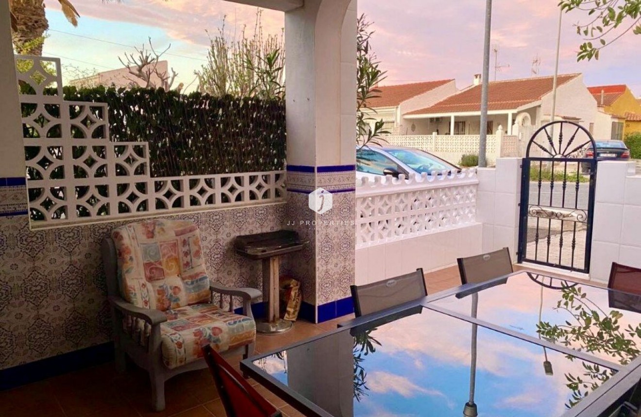 Resale - Chalet -
Torrevieja - Costa Blanca