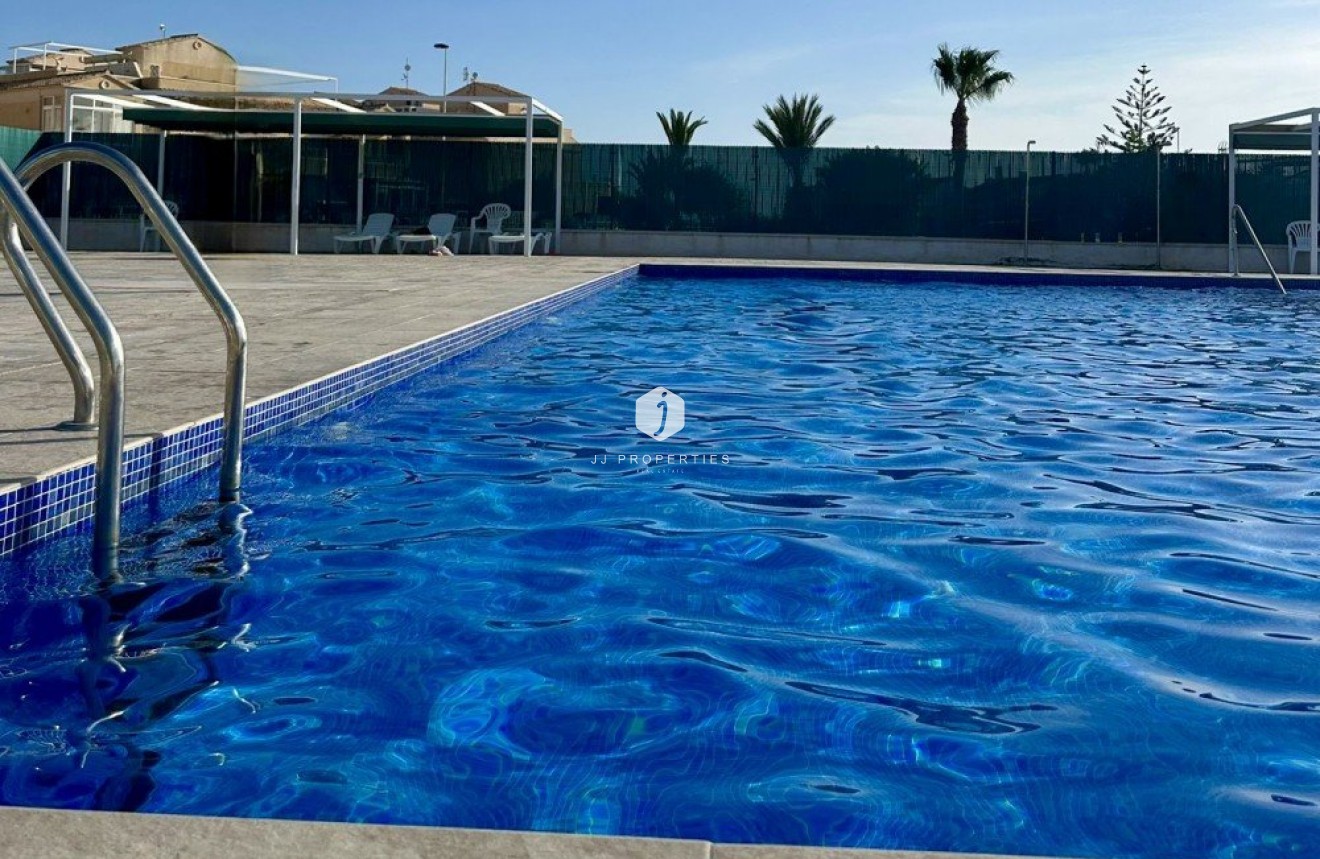 Resale - Chalet -
Torrevieja - Costa Blanca