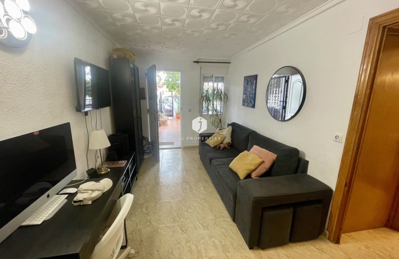 Resale - Chalet -
Torrevieja - Costa Blanca