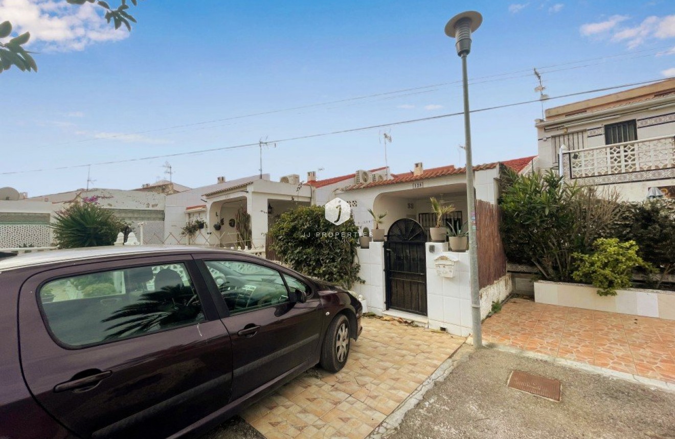Resale - Chalet -
Torrevieja - Costa Blanca