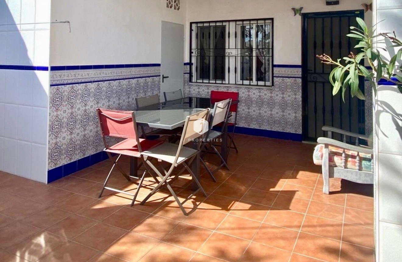 Resale - Chalet -
Torrevieja - Costa Blanca