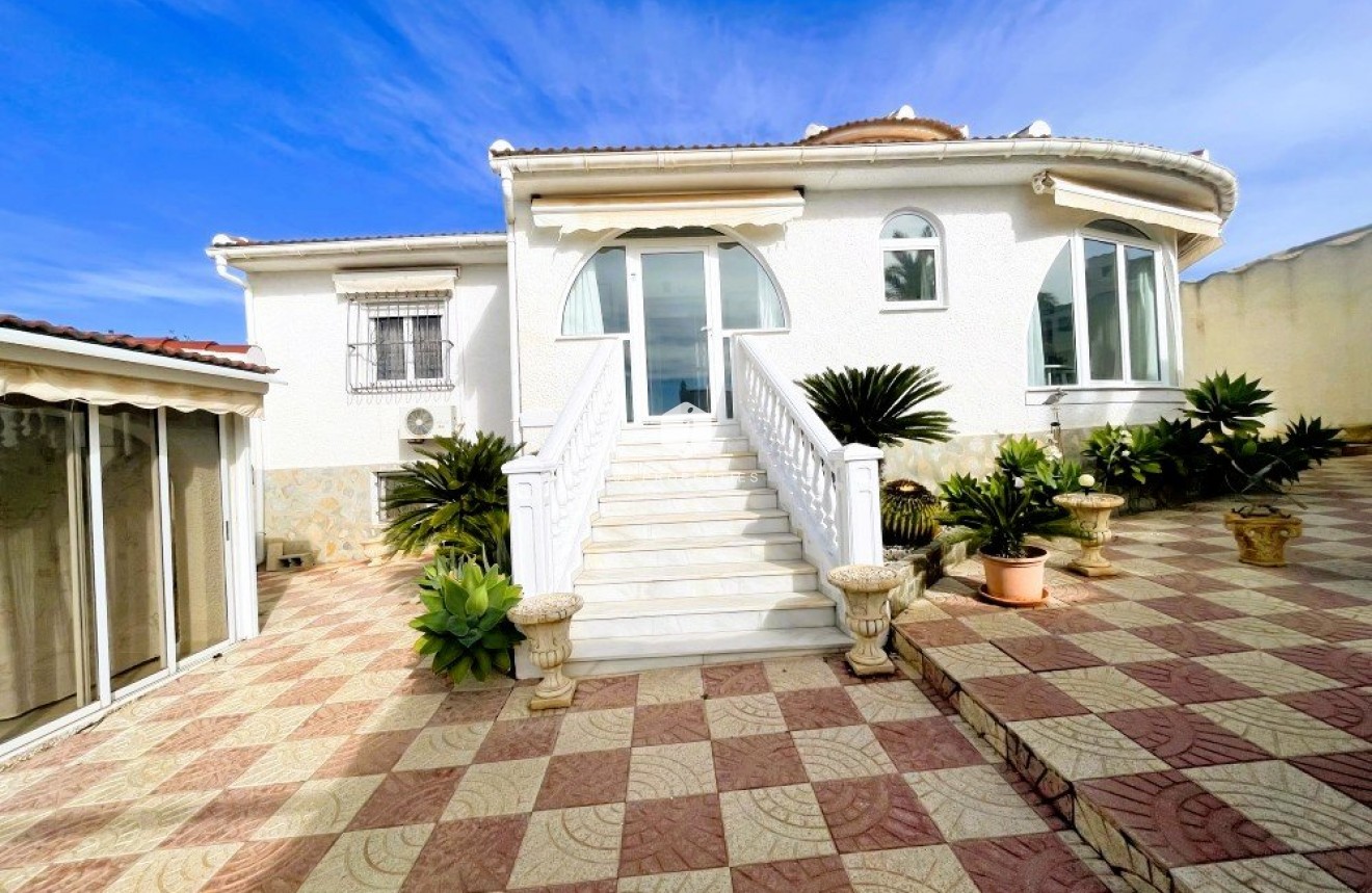 D'occasion - Villa -
Ciudad Quesada - Costa Blanca
