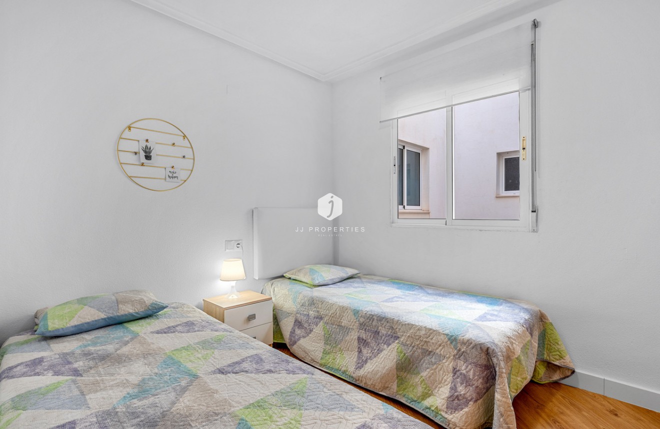 Resale - Apartment / flat -
Torrevieja - Costa Blanca