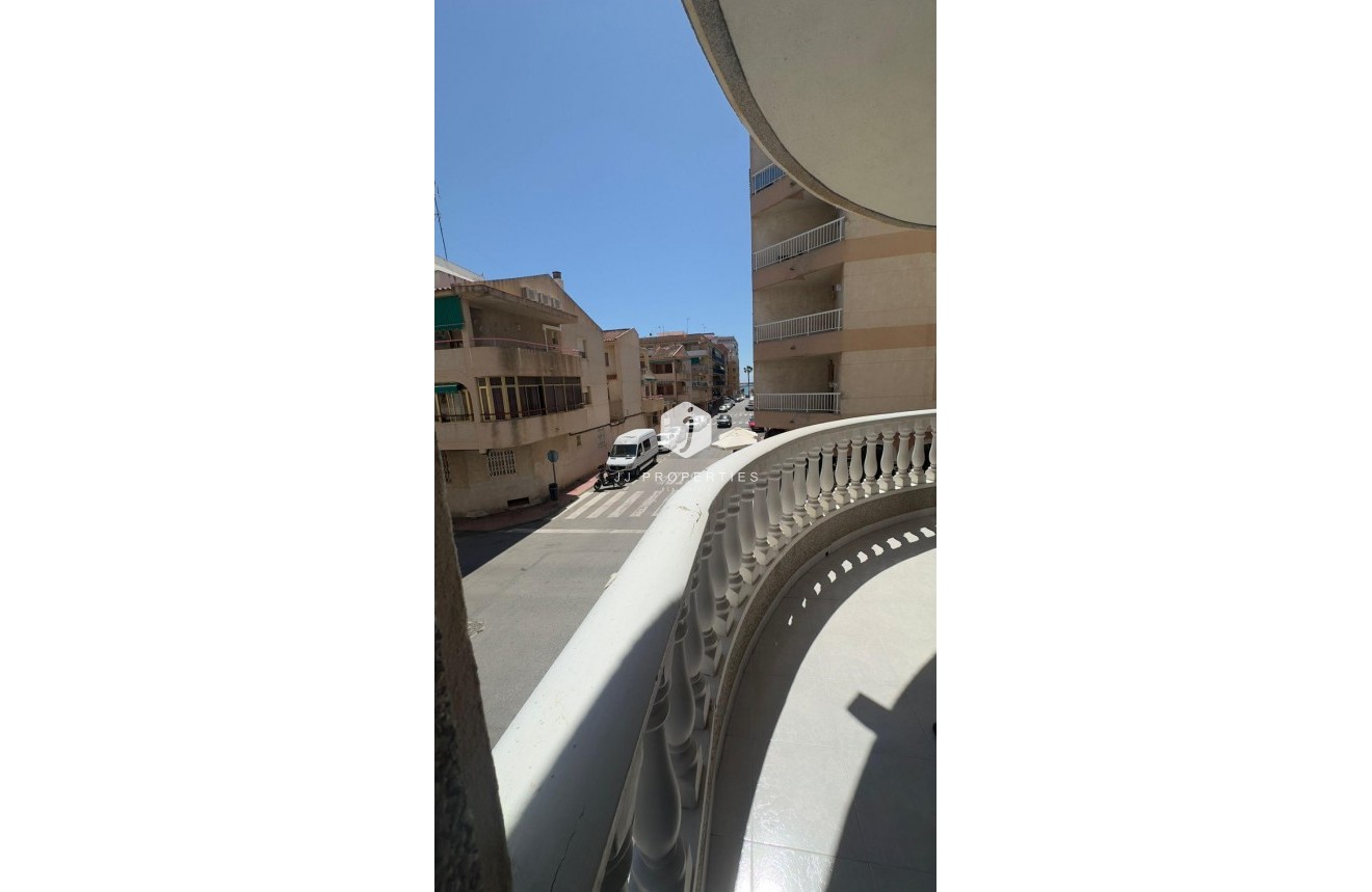 Z drugiej ręki - Mieszkanie w bloku -
Torrevieja - Acequion