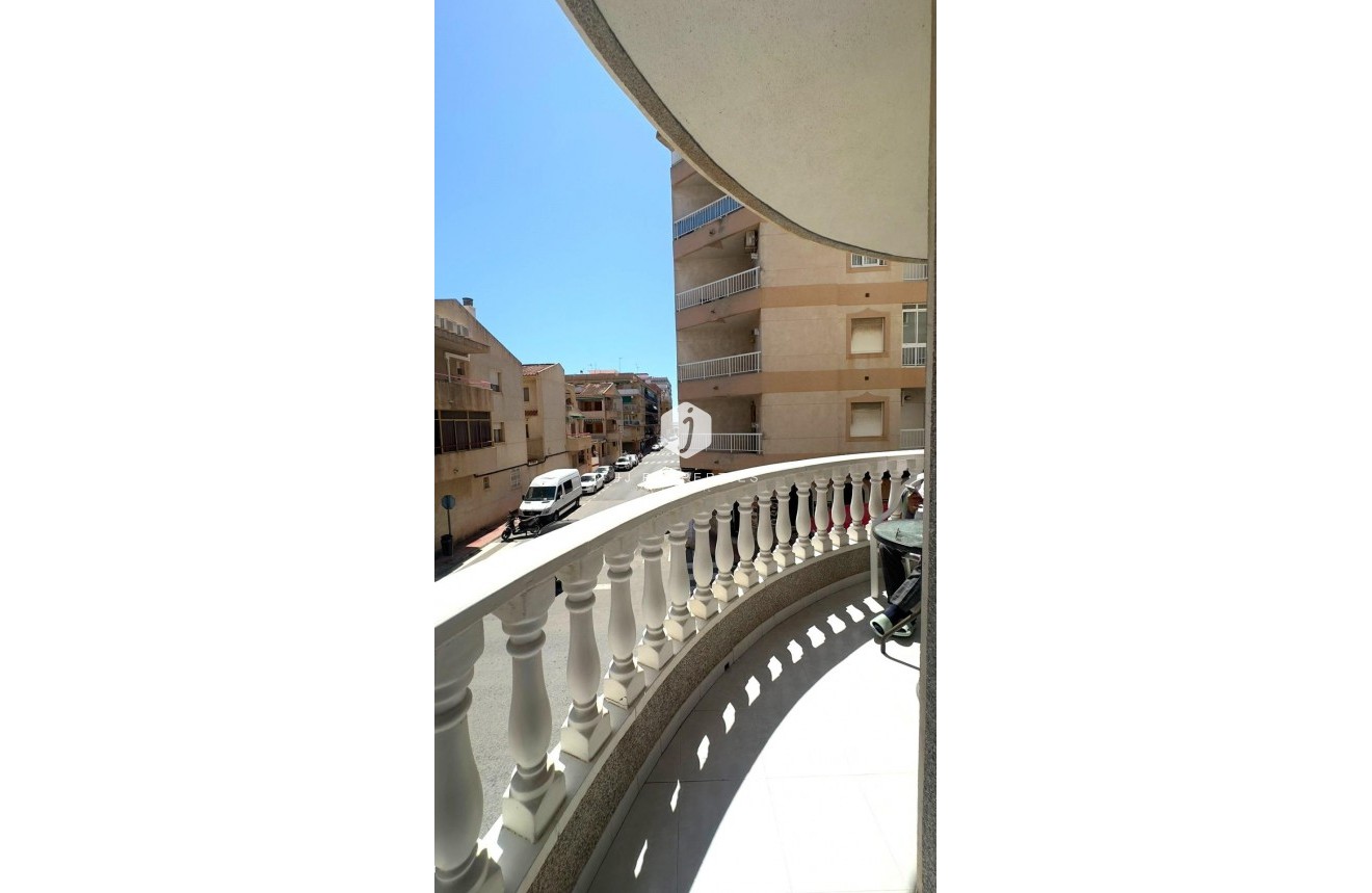Z drugiej ręki - Mieszkanie w bloku -
Torrevieja - Acequion