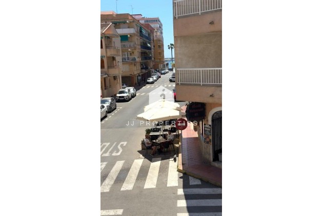 Z drugiej ręki - Mieszkanie w bloku -
Torrevieja - Acequion