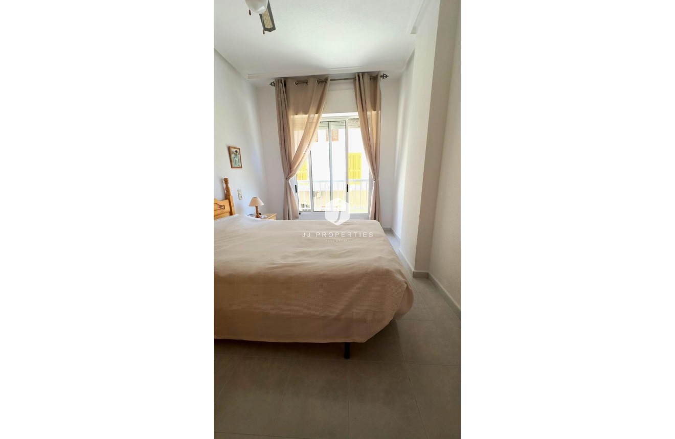 Z drugiej ręki - Mieszkanie w bloku -
Torrevieja - Acequion