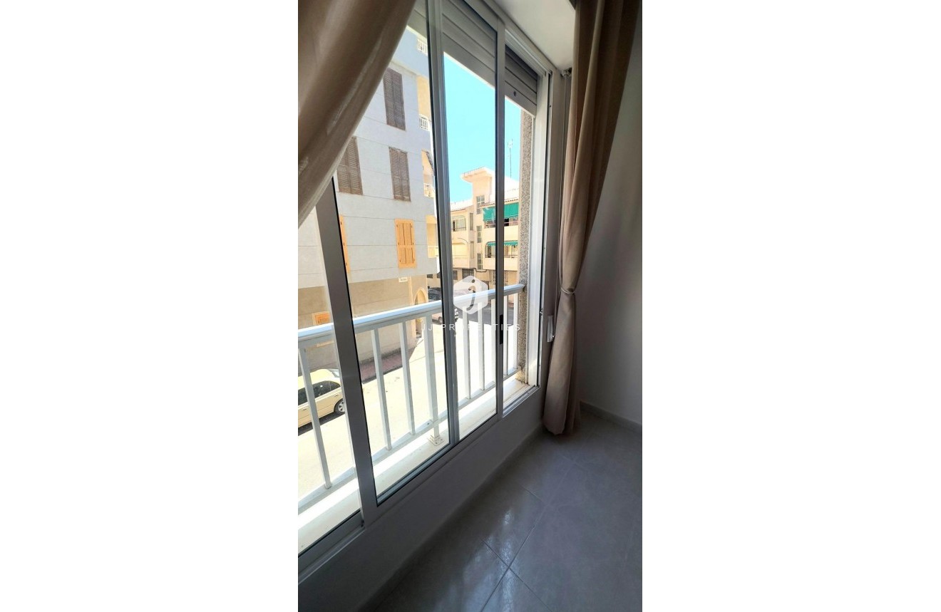 Z drugiej ręki - Mieszkanie w bloku -
Torrevieja - Acequion