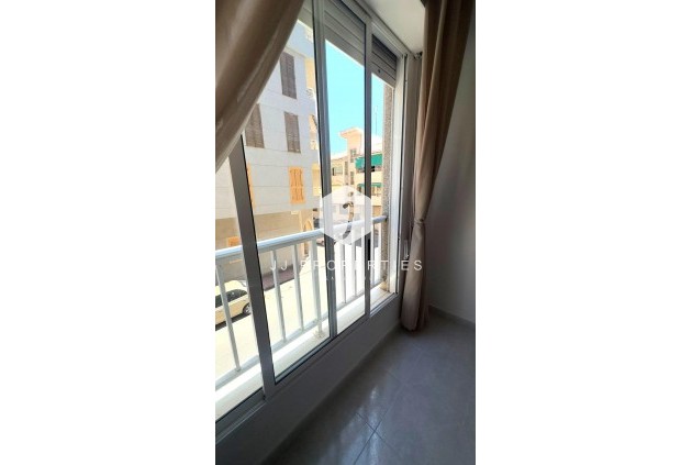 Z drugiej ręki - Mieszkanie w bloku -
Torrevieja - Acequion