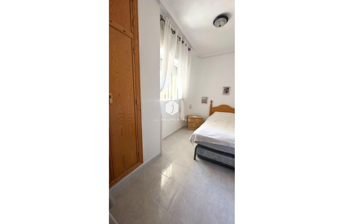 Z drugiej ręki - Mieszkanie w bloku -
Torrevieja - Acequion