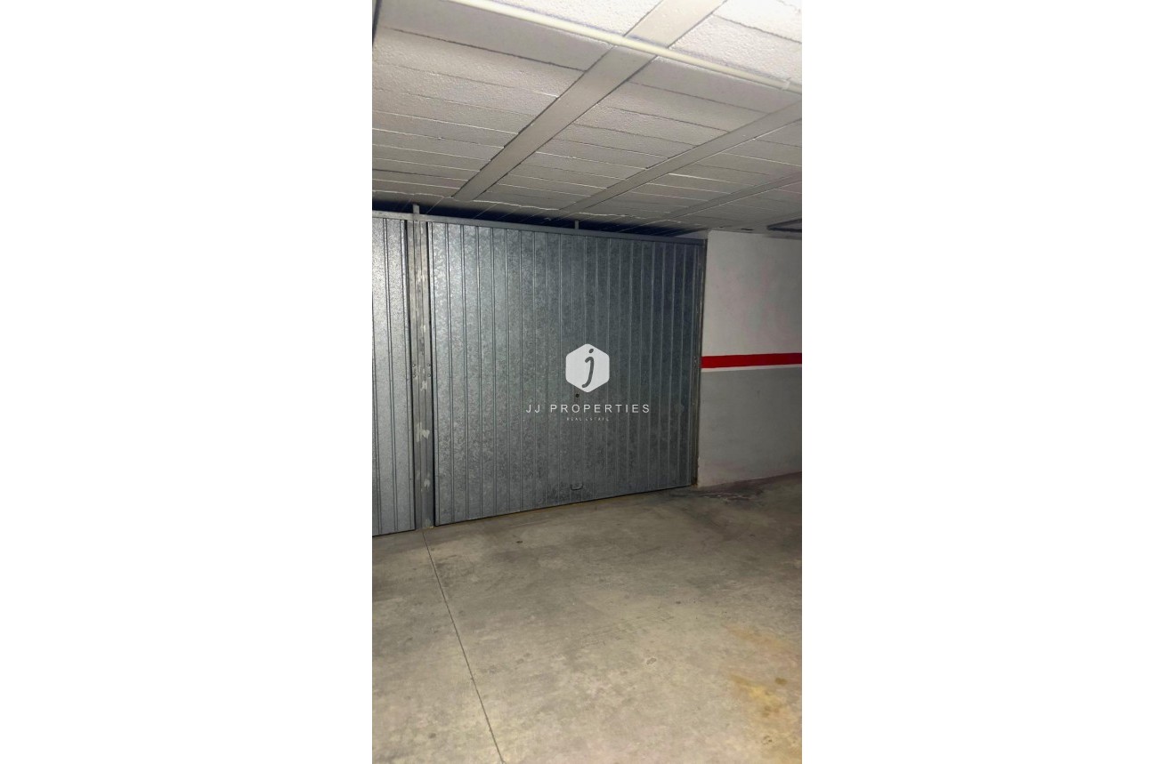 Z drugiej ręki - Mieszkanie w bloku -
Torrevieja - Acequion