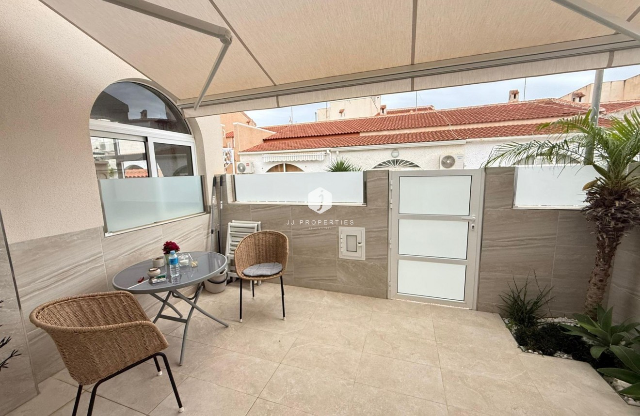 Z drugiej ręki - Szalet -
Torrevieja - El chaparral
