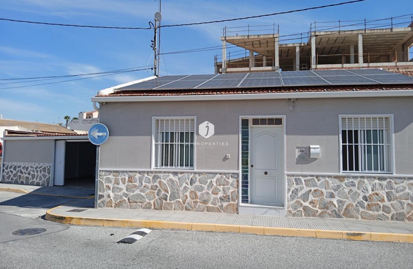 D'occasion - Chalet -
Los Montesinos - PUEBLO CENTRO