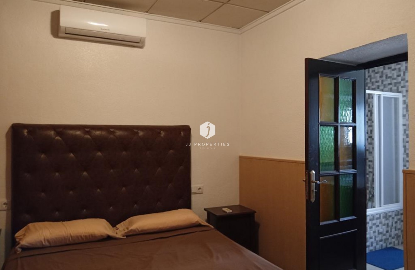 D'occasion - Chalet -
Los Montesinos - PUEBLO CENTRO