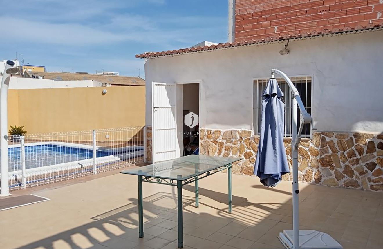 D'occasion - Chalet -
Los Montesinos - PUEBLO CENTRO