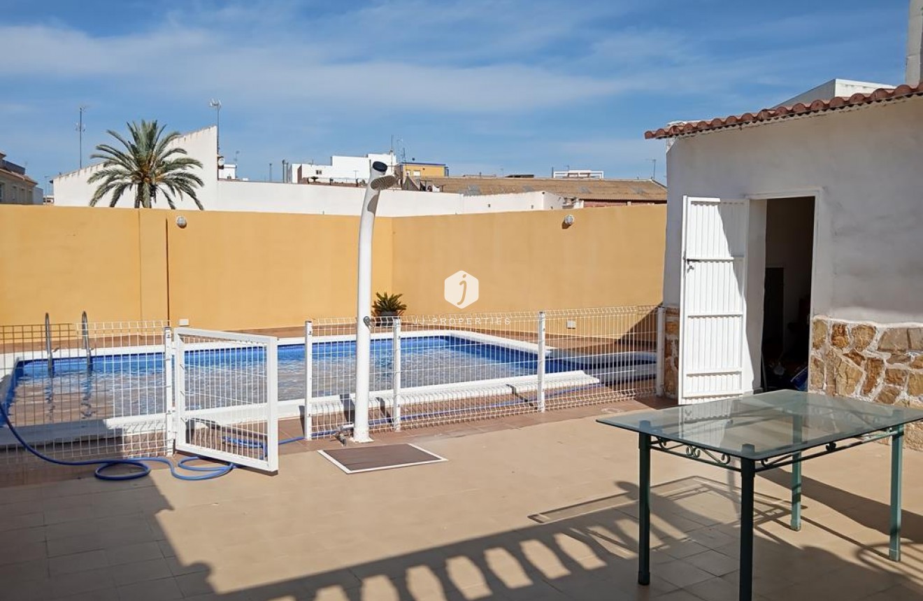 D'occasion - Chalet -
Los Montesinos - PUEBLO CENTRO