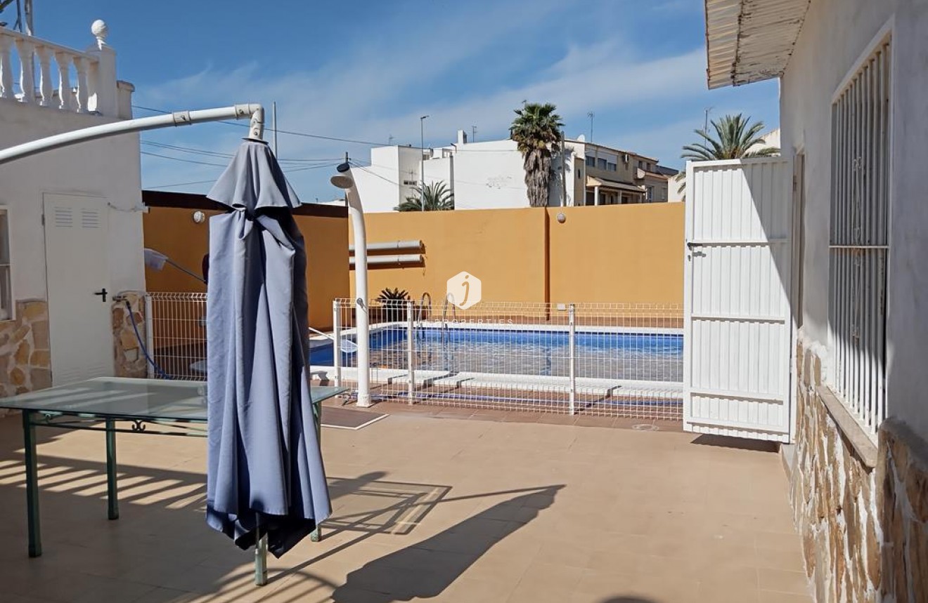 D'occasion - Chalet -
Los Montesinos - PUEBLO CENTRO