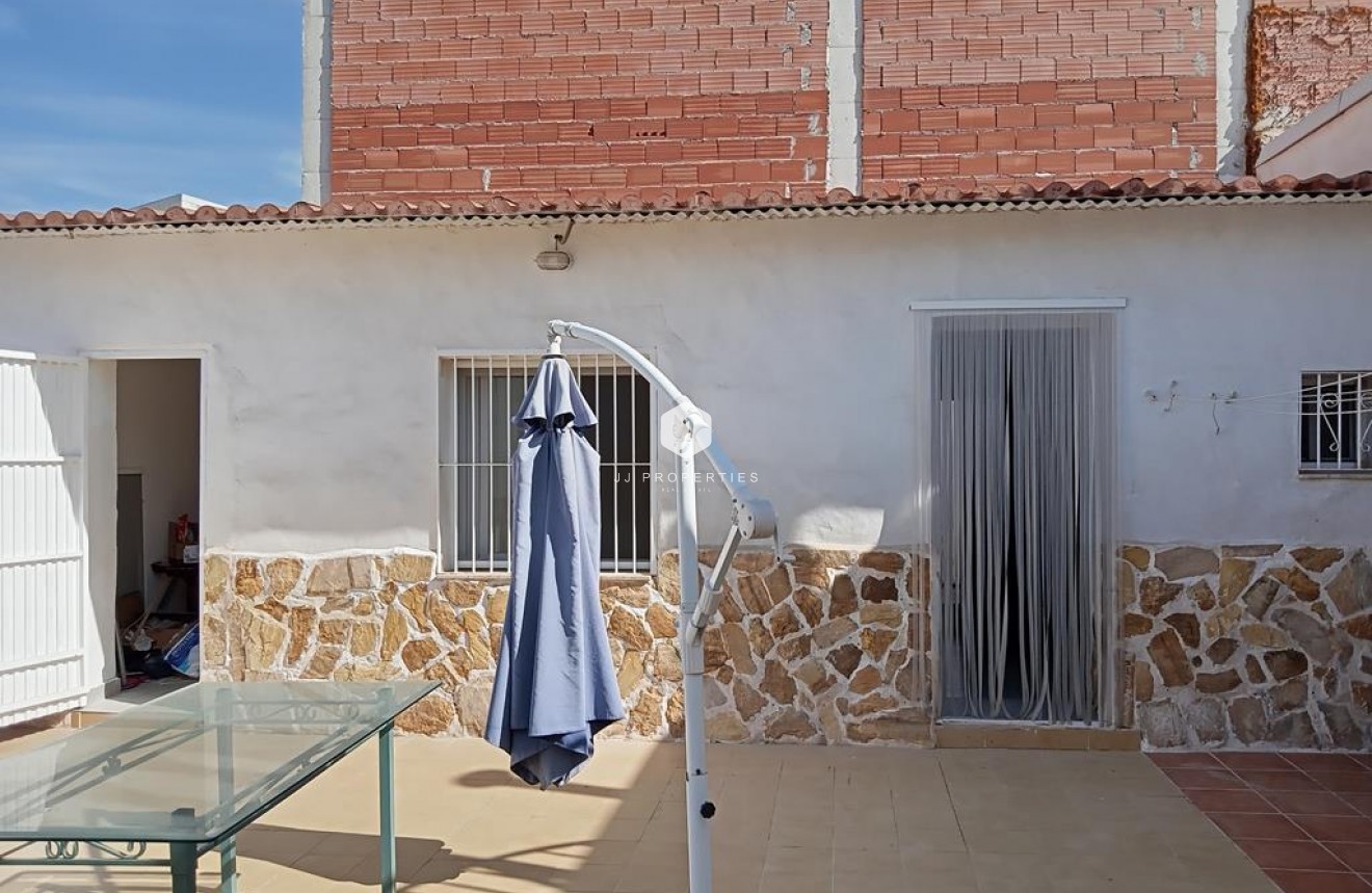 D'occasion - Chalet -
Los Montesinos - PUEBLO CENTRO